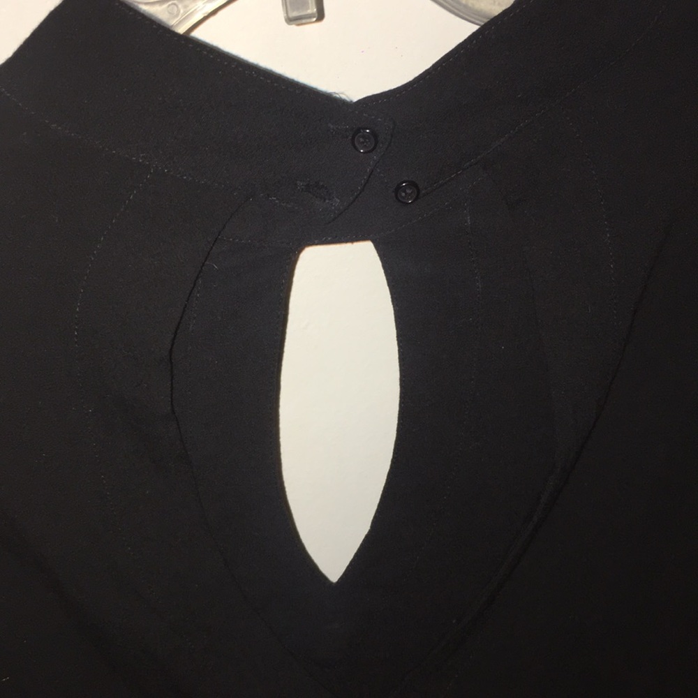 Keyhole Top - Picture 4 of 4